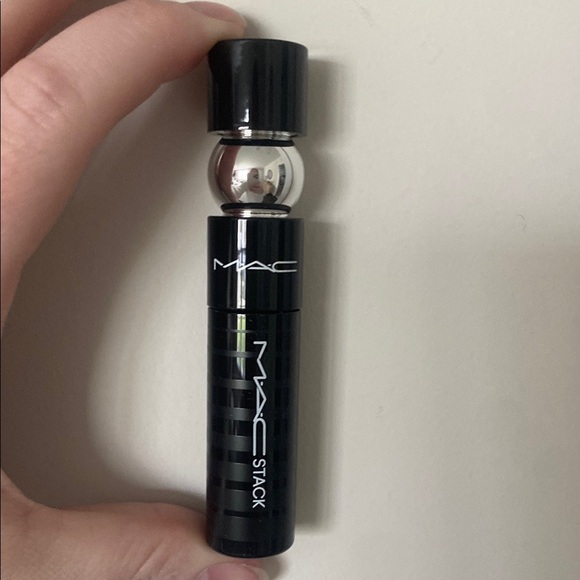 MAC Stack Mascara - Picture 1 of 2